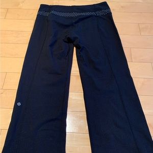 Lululemon flair leggings. Women’s size medium. Black with polka dot band.